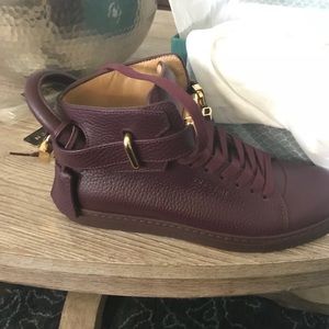 Women’s size 7 Buscemi they are brand new.